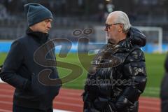 3. Liga; SSV Ulm - FC Ingolstadt 04; vor dem Spiel Geschäftsführer Dietmar Beiersdorfer (FCI) Vorsitzender des Vorstandes Peter Jackwerth (FCI) im Gespräch