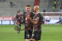 2.BL; FC Ingolstadt 04 - Erzgebirge Aue; Spieler bedanken sich bei den Fans, Andreas Poulsen (2, FCI) Nico Antonitsch (5, FCI)