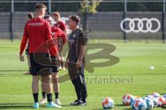 2.BL; FC Ingolstadt 04 - Neuer Cheftrainer Andre Schubert mit Co-Trainer Asif Saric im ersten Training, Co-Trainer Asif Saric (FCI) Stefan Kutschke (30, FCI) Marc Stendera (10, FCI)