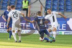 2.BL; Karlsruher SC - FC Ingolstadt 04; Dominik Franke (3 FCI) van Rhijn Ricardo (4 KSC) Zweikampf Kampf um den Ball Florian Pick (26 FCI)