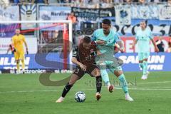 3. Liga; FC Ingolstadt 04 - TSV 1860 München; Zweikampf Kampf um den Ball Felix Keidel (43, FCI) Zwarts Joel (9 TSV)