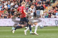 3. Liga; SpVgg Unterhaching - FC Ingolstadt 04; Zweikampf Kampf um den Ball Pascal Testroet (37, FCI) Schifferl Raphael (37 SpVgg)