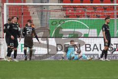 3. Liga; FSV Zwickau - FC Ingolstadt 04; Tor für Zwickau, Torwart Marius Funk (1, FCI) am Boden, Denis Linsmayer (23, FCI) Tobias Schröck (21, FCI) Visar Musliu (16, FCI) Patrick Schmidt (9, FCI), hängende Köpfe