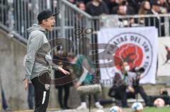 2.BL; FC St. Pauli - FC Ingolstadt 04, Cheftrainer Roberto Pätzold (FCI) schreit ins Feld
