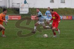 Kreisliga - Saison 2025/26- TSV Kösching - FC Sandersdorf - Benedikt Schneeberger rot Kösching geht allein auf den Torwart Philipp Gier Sandersdorf zu und vergibt einen 100%ige  Chance - XXXXX - Foto: Meyer Jürgen