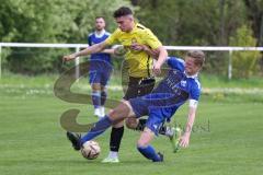 Kreisliga - Saison 2022/2023 - TSV Oberhaunstadt - FC Hitzhofen - Philipp Stipic gelb Hitzhofen  - Simon Bellinghausen blau Oberh.stadt -  - Foto: Meyer Jürgen