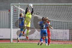 2. Fußball-Liga - Frauen - Saison 2022/2023 - FC Ingolstadt 04 - SC Sand - Torwart Maier Franziska (Nr.1 - FC Ingolstadt 04 ) fängt den Ball sicher - König Cindy blau SC Sand - Foto: Meyer Jürgen