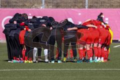 2. Frauen-Bundesliga - Saison 2021/2022 - FC Ingolstadt 04 - Eintracht Frankfurt II - Die Mannschaft bildet einen Kreis vor dem Spiel - Foto: Meyer Jürgen