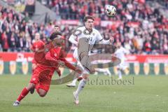 3. Liga; Rot-Weiss Essen - FC Ingolstadt 04; Zweikampf Kampf um den Ball Tim Heike (9, FCI) Rios Alonso José-Enrique (23 RWE)