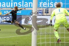 3. Liga - MSV Duisburg - FC Ingolstadt 04 - Maximilian Beister (11, FCI) Torwart Leo Weinkauf (1 MSV)