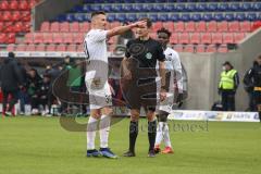 2.BL; 1. FC Heidenheim - FC Ingolstadt 04; Stefan Kutschke (30, FCI) diskutiert mit dem Schiedsrichter Hans Nunoo Sarpei (18 FCI)