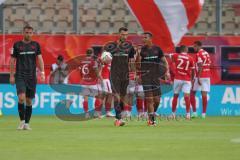 3. Liga - Saison 2025/26 - Energie Cottbus - FC Ingolstadt 04  - Der 0:1 Führungstreffer per Elfmeter durch Tolcay Cigerci (Nr.10 - FC Energie Cottbus) - Torwart Markus Ponath (Nr.1 - FC Ingolstadt 04) - jubel  - enttäuschte Gesichter - Lukas Fröde (Nr.34