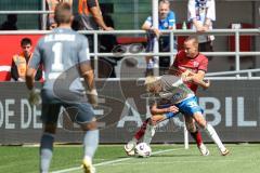 3. Liga; FC Ingolstadt 04 - FC Hansa Rostock; Zweikampf Kampf um den Ball Mattis Hoppe (2, FCI) Bergh Viktor (33 HR)
