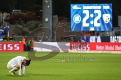 2.BL; Karlsruher SC - FC Ingolstadt 04; Abstieg in die dritte Liga, hängende Köpfe, Valmir Sulejmani (33, FCI)