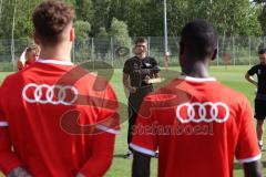 Bayernliga - Saison 2023/2024 - FC Ingolstadt 04 II - U21 - Trainingsauftakt - Cheftrainer Thomas Karg (FCI II) gibt Anweisungen - Foto: Meyer Jürgen