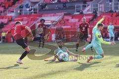 3. Liga - FC Ingolstadt 04 - 1. FC Kaiserslautern - links Dennis Eckert Ayensa (7, FCI) Torschuß abgeblockt von Zuck Hendrick (21 FCK)