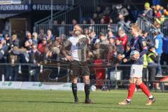 2.BL; Holstein Kiel - FC Ingolstadt 04 - Niederlage, hängende Köpfe Marcel Gaus (19, FCI) Mühling Alexander (8 Kiel)