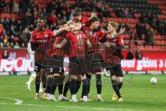 3. Liga; FC Ingolstadt 04 - Dynamo Dresden; Tor Jubel Treffer Denis Linsmayer (23, FCI) mit Tobias Bech (11, FCI) Valmir Sulejmani (7, FCI) Pascal Testroet (37, FCI) Patrick Schmidt (9, FCI) Calvin Brackelmann (17, FCI) Maximilian Neuberger (38, FCI) Dona