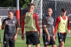 2.BL; FC Ingolstadt 04 - Neuer Cheftrainer Andre Schubert mit Co-Trainer Asif Saric im ersten Training, Co-Trainer Asif Saric (FCI) Stefan Kutschke (30, FCI) Cheftrainer André Schubert (FCI) Thomas Keller (27, FCI)