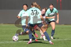 2. Bundesliga Frauen - Saison 2025/26 - FC Ingolstadt 04 Frauen - SC Sand - Nina Penzkofer (Nr.29 - FC Ingolstadt Frauen I) - Takizawa Rio grün SC Sand links - Fischer Milena grün SC Sand - Foto: Meyer Jürgen