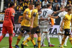 3.Liga - Saison 2022/2023 - Dynamo Dresden - FC Ingolstadt 04 - Der 1:1 Ausgleichstreffer durch Pascal Testroet (Nr.37 - FCI) - Stefan Kutschke (Nr.30 - Dynamo Dresden) - Torwart Stefan Drljaca (Nr.23 - Dynamo Dresden) - Jubel - Foto: Meyer Jürgen