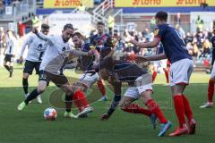 2.BL; Holstein Kiel - FC Ingolstadt 04 - Zweikampf Kampf um den Ball Valmir Sulejmani (33, FCI) Komenda Marco (3 Kiel) Arslan Ahmet (7 Kiel) Erras Patrick (4 Kiel)