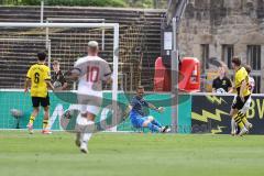 3. Liga; Borussia Dortmund II - FC Ingolstadt 04; Tor Jubel Treffer Hettwer Julian (20 BVB2) Torwart Marius Funk (1, FCI) Moritz Seiffert (23, FCI) Max Dittgen (10, FCI) Azhil Ayman (6 BVB2)