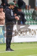 Landesliga - Saison 2025/26 - SV Manching - FC Memmingen II - Cheftrainer Cüneyt Köz (SV Manching) sieht auf die Uhr - XXXXX - Foto: Meyer Jürgen