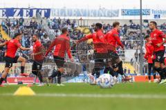 3.Liga - Saison 2022/2023 - TSV 1860 München - FC Ingolstadt 04 - Die Spieler betreten das Spielfeld zum warm machen  und begrüssen die Fans - - Foto: Meyer Jürgen