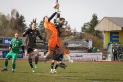 Kreisklasse - Saison 2025/26- TSV Gaimersheim II - SV Lippertshofen - Denis Janjic schwarz Gaimersheim - Nico Moser schwarz Gaimersheim -  Dominik Telli TW Lippertshofen- Foto: Meyer Jürgen