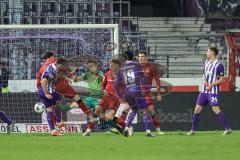 3. Liga; VfL Osnabrück - FC Ingolstadt 04; Torwart Kai Eisele (25, FCI) pariert Meißner Robin (11 VFL) Wiethaup Kevin (19 VFL) Simon Lorenz (32, FCI) Jonas Scholz (15, FCI) Dennis Kaygin (10, FCI) Müller Jannik (24 VFL)