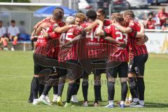 Vorbereitungsspiel - Testspiel - FC Ingolstadt 04 - VFB Eichstätt  - Die Mannschaft bildet einen Kreis vor dem Spiel - Foto: Jürgen Meyer