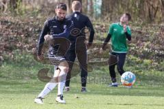 Fussball - Kreisliga - FC Gerolfing - SV Karlshuld - Christian Träsch Fc Gerolfing beim warm machen - Foto: Meyer Jürgen