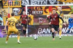 3. Liga; FC Ingolstadt 04 - SG Dynamo Dresden; Sebastian Grönning (11, FCI) Zimmerschied Tom (22 DD)