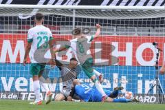 2.BL; FC Ingolstadt 04 - Werder Bremen, Tor 0:2, Osako Yuya (8 Bremen) Torwart Fabijan Buntic (24, FCI) Nico Antonitsch (5, FCI)