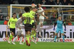 DFB Pokal; Borussia Dortmund - FC Ingolstadt 04; Kopfball Wolf Marius (39 BVB) Nils Roeseler (13, FCI) Denis Linsmayer (23, FCI) Witsel Axel (28 BVB) Torwart Fabijan Buntic (24, FCI)