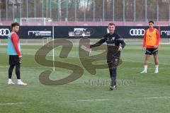 3.Liga - Saison 2022/2023 - FC Ingolstadt 04 -  - Cheftrainer Michael Köllner (FCI) beim ersten Training - Cheftrainer Michael Köllner (FCI) gibt Anweisungen -  - Foto: Meyer Jürgen