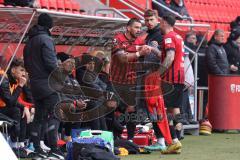 3.Liga - Saison 2022/2023 - FC Ingolstadt 04 -  - FC Freiburg II - Pascal Testroet (Nr.37 - FCI) beim abklatschen nach seiner Auswechslung - Patrick Schmidt (Nr.9 - FCI) - Foto: Meyer Jürgen