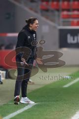 3. Liga; FC Ingolstadt 04 - SC Verl; an der Seitenlinie, Spielerbank Cheftrainerin Sabrina Wittmann (FCI)