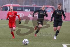 2. Frauen-Bundesliga - Saison 2021/2022 - FC Ingolstadt 04 - FC Bayern München II - Haim Vanessa (#13 FCI) - Landenberger Julia schwarz München - Foto: Meyer Jürgen