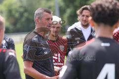 Testspiel; 3. Liga; TSV Berching - FC Ingolstadt 04; nach dem Spiel Teambesprechung auf dem Feld, Sieg 0:9Cheftrainer Michael Köllner (FCI)