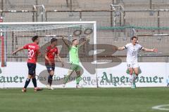 3. Liga; SpVgg Unterhaching - FC Ingolstadt 04; Torwart Marius Funk (1, FCI) Simon Lorenz (32, FCI) beschweren sich