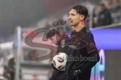 3. Liga; SSV Jahn Regensburg - FC Ingolstadt 04; Einwurf Julian Kügel (29, FCI)