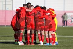 A - Junioren Bundesliga Süd/Südwest -  Saison 2021/2022 - FC Ingolstadt 04 - FC Bayern München - Die Spieler bilden einen Kreis vor dem Spiel - Foto: Meyer Jürgen