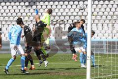 Toto Pokal - TSV 1860 München - FC Ingolstadt 04 - Hawkins Jaren (20 FCI) Kopfball Ecke Torwart Hiller Marco (1, 1860) Nico Antonitsch (5, FCI) Thomas Keller (27, FCI)