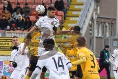 3. Liga; SpVgg Bayreuth - FC Ingolstadt 04; Zweikampf Kampf um den Ball, Kopfball Visar Musliu (16, FCI)