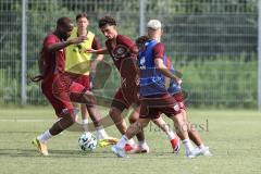 3. Liga; FC Ingolstadt 04 - Trainingsauftakt nach Sommerpause; Zweikampf Kampf um den Ball Davide Sekulovic (33, FCI) Testspieler Joseph Ganda Sejdo Durakov (11, FCI)
