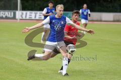 Kreisklasse -  Saison 2023/2024 - DJK Ingolstadt - FC Tegernbach - Alexander Reif blau DJK Ingolstadt - Christoph Ratberger rot Tegernbach - Foto: Meyer Jürgen