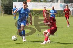 Kreisliga - Saison 2025/26- SV Hundszell - SV Zuchering - Lukas Schmidtner rot Zuchering - Christoph Handl blau Hundszell - Foto: Meyer Jürgen
