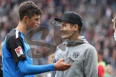 2.BL; FC St. Pauli - FC Ingolstadt 04, Niederlage 4:1, Cheftrainer Roberto Pätzold (FCI) mit Torschütze Merlin Röhl (34, FCI)